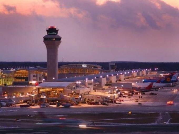 Detroit Metropolitan Wayne County Airport (DTW)