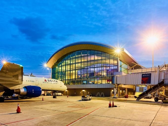 Fort Lauderdale–Hollywood International Airport (FLL)