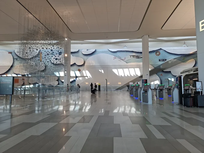 LaGuardia Airport (LGA)
