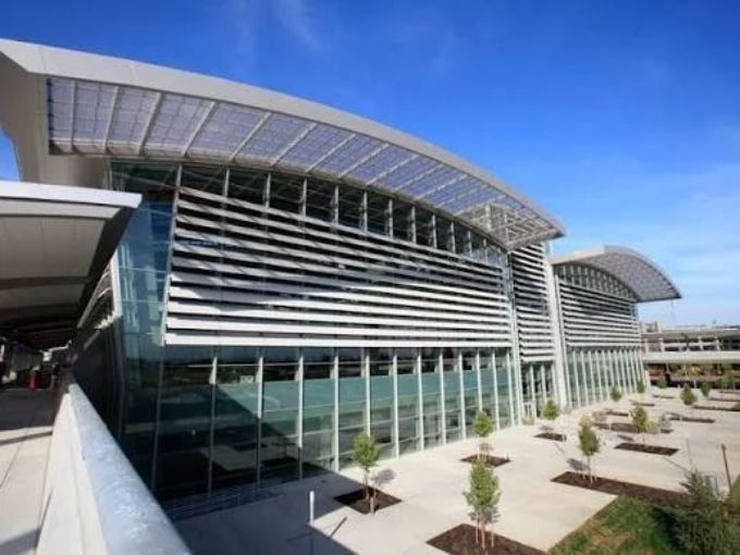 Sacramento International Airport (SMF)