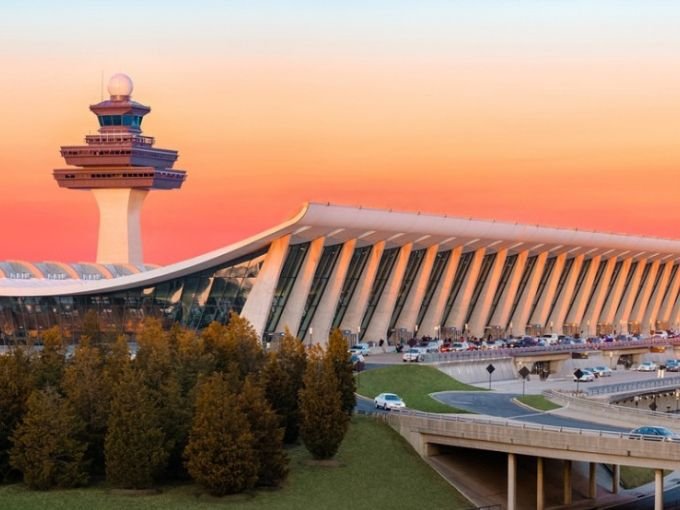 Washington Dulles International Airport (IAD)